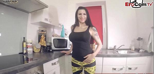  Deutsche brünette Freundin bekommt creampie in der Küche mit sperma reinspritzen